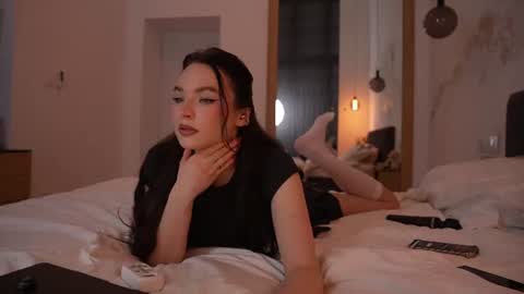 Snapshot of marypsiss chatting on 06/19/26, 10:08 Marina online show from 06/19/26, 10:08