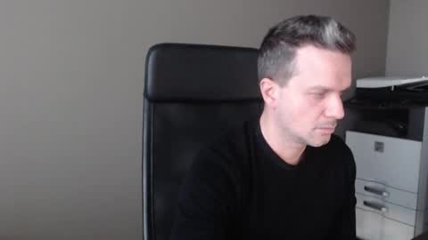 Snapshot of maschiodavide89 chatting on 12/24/24, 01:28 David online show from 12/24/24, 01:28