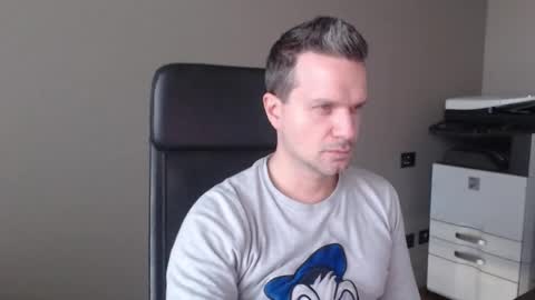 Snapshot of maschiodavide89 chatting on 12/30/24, 10:32 David online show from 12/30/24, 10:32