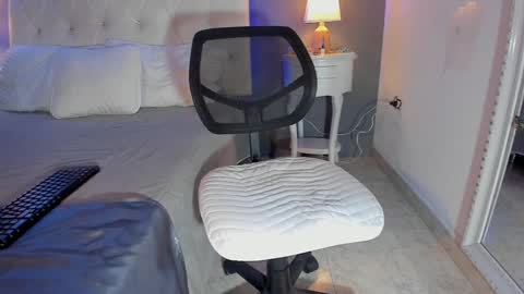 Masha Foxx online show from 12/13/24, 04:16