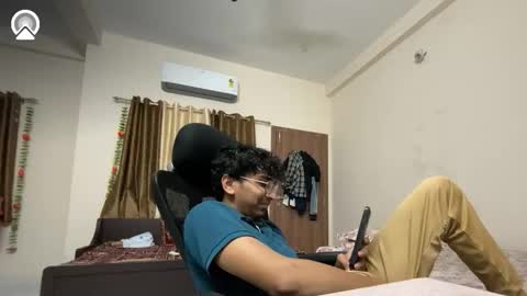 maskboyz2003 online show from 09/17/25, 04:52