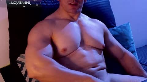 Snapshot of masked_bodybuilder chatting on 12/14/24, 05:58 masked_bodybuilder online show from 12/14/24, 05:58