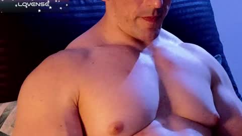 Snapshot of masked_bodybuilder chatting on 12/18/24, 12:43 masked_bodybuilder online show from 12/18/24, 12:43