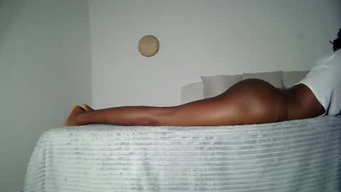 Snapshot of masked_shy_girl chatting on 04/20/26, 09:16 masked_shy_girl online show from 04/20/26, 09:16