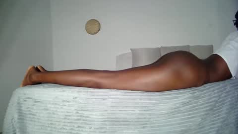 Snapshot of masked_shy_girl chatting on 04/21/26, 01:42 masked_shy_girl online show from 04/21/26, 01:42