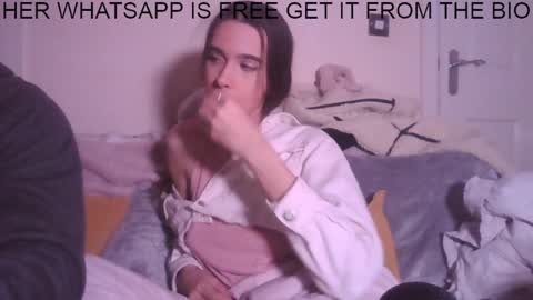 Snapshot of maskedman699 chatting on 01/01/25, 11:40 Extreme Couple online show from 01/01/25, 11:40