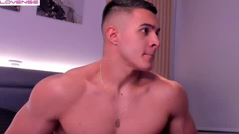 Snapshot of mason_bennet chatting on 10/29/25, 10:11 Mason Bennet online show from 10/29/25, 10:11