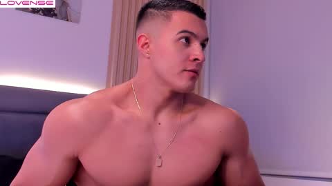 Snapshot of mason_bennet chatting on 11/28/25, 11:07 Mason Bennet online show from 11/28/25, 11:07