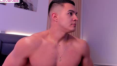 Snapshot of mason_bennet chatting on 11/29/25, 10:24 Mason Bennet online show from 11/29/25, 10:24