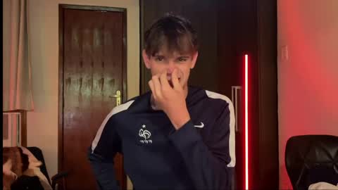 Snapshot of mason_gallagher chatting on 04/15/26, 02:13 Mason online show from 04/15/26, 02:13