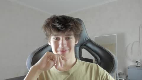 Snapshot of mason_jr chatting on 09/15/25, 09:20 mason_jr online show from 09/15/25, 09:20