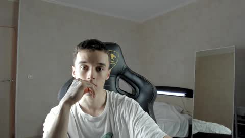 Snapshot of mason_warhol chatting on 03/01/25, 07:48 Mason online show from 03/01/25, 07:48