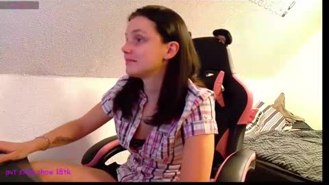 Queeny Kathy  Online at 2030 MEZ Sunday  Wednesday online show from 02/21/25, 08:05