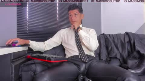 Snapshot of massimo_g chatting on 06/02/26, 01:02 I am Massimo online show from 06/02/26, 01:02