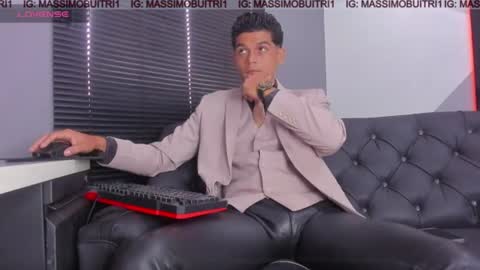 Snapshot of massimo_g chatting on 06/19/26, 02:43 I am Massimo online show from 06/19/26, 02:43