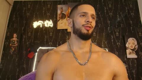 massimo_greco2 online show from 11/19/25, 09:37