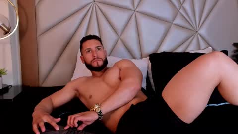 Snapshot of massimofiore_ chatting on 03/12/25, 06:55 Massimo online show from 03/12/25, 06:55