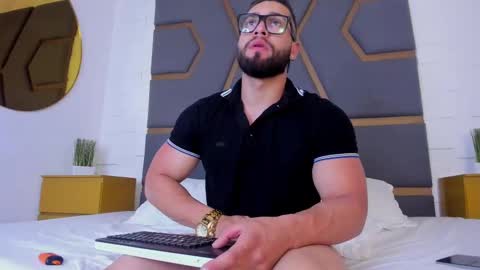 Snapshot of massimofiore_ chatting on 09/30/25, 03:44 Massimo online show from 09/30/25, 03:44