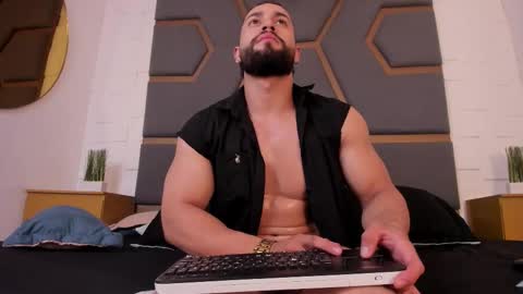 Snapshot of massimofiore_ chatting on 11/11/25, 03:39 Massimo online show from 11/11/25, 03:39