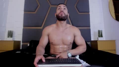 Snapshot of massimofiore_ chatting on 12/17/25, 03:56 Massimo online show from 12/17/25, 03:56