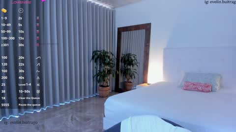 Snapshot of massivecockfuckbunny chatting on 01/16/25, 04:50 Eve Independent model online show from 01/16/25, 04:50