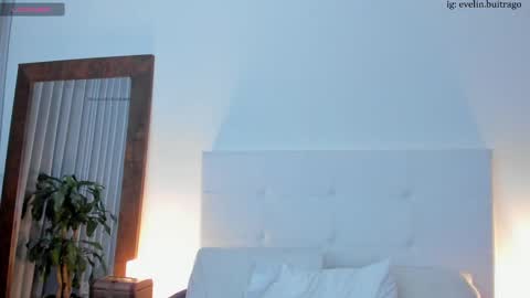 Snapshot of massivecockfuckbunny chatting on 02/19/25, 02:01 Eve Independent model online show from 02/19/25, 02:01