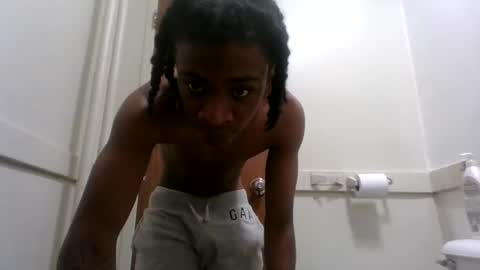 Snapshot of massivemalik chatting on 12/28/24, 03:48 massivemalik online show from 12/28/24, 03:48