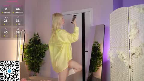 Maya online show from 09/28/25, 04:29