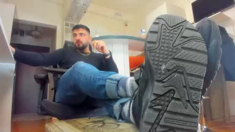 Snapshot of master9four chatting on 11/12/25, 08:30 Matthew online show from 11/12/25, 08:30