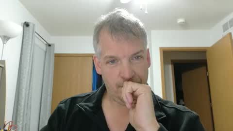 Snapshot of master_thorn chatting on 11/17/25, 01:11 Master Thorn online show from 11/17/25, 01:11