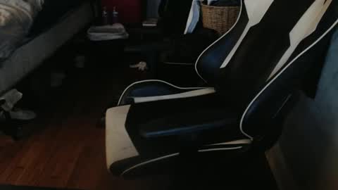 Snapshot of masterbatemike1 chatting on 11/09/25, 09:18 MasterbateMike online show from 11/09/25, 09:18