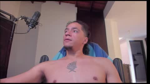 Snapshot of masterjuanc chatting on 02/14/25, 05:36 Juan Independent Model online show from 02/14/25, 05:36