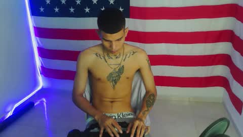 Snapshot of masters_latins chatting on 11/30/25, 04:44 masters_latins online show from 11/30/25, 04:44