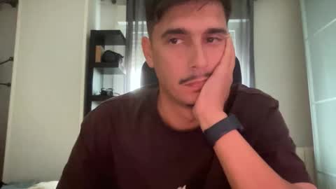 Snapshot of matahavi chatting on 10/17/25, 02:41 Aaron online show from 10/17/25, 02:41