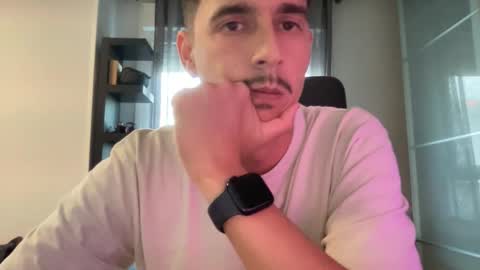 Snapshot of matahavi chatting on 10/23/25, 04:28 Aaron online show from 10/23/25, 04:28