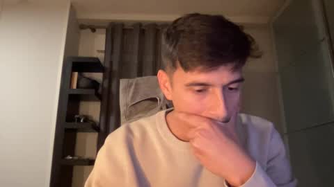 Snapshot of matahavi chatting on 10/26/25, 05:52 Aaron online show from 10/26/25, 05:52