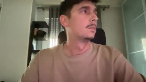 Snapshot of matahavi chatting on 11/11/25, 04:29 Aaron online show from 11/11/25, 04:29