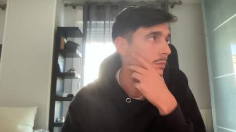 Snapshot of matahavi chatting on 12/17/25, 03:29 Aaron online show from 12/17/25, 03:29