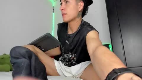 mateo_escobar online show from 12/17/25, 06:03