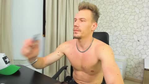 MateoBenjamin online show from 01/12/25, 08:25