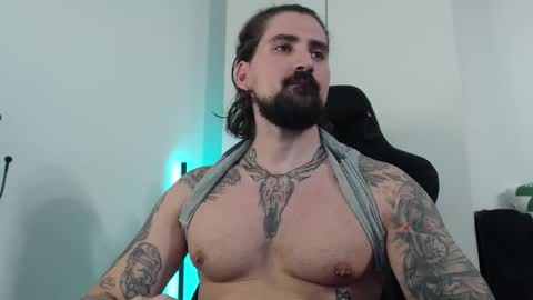 Snapshot of mateohalifa chatting on 10/17/25, 04:20 mateohalifa online show from 10/17/25, 04:20