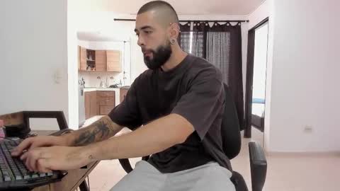 Snapshot of matheusbeard2 chatting on 03/18/26, 06:44 Matheus online show from 03/18/26, 06:44