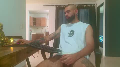 Snapshot of matheusbeard2 chatting on 06/26/26, 01:15 Matheus online show from 06/26/26, 01:15