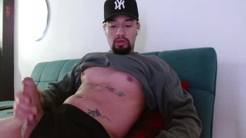 Snapshot of mathew444 chatting on 04/01/26, 11:00 STRURIBE ON INSTAGRAM online show from 04/01/26, 11:00