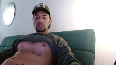 Snapshot of mathew444 chatting on 04/21/26, 11:29 STRURIBE ON INSTAGRAM online show from 04/21/26, 11:29