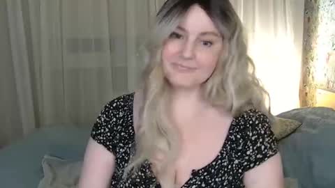 Snapshot of mathilde_solveig chatting on 01/31/25, 10:52 mathilde_solveig online show from 01/31/25, 10:52