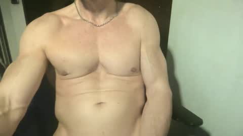 Snapshot of matiasmartin2030 chatting on 05/10/26, 01:33 MatiasMatureMuscle online show from 05/10/26, 01:33
