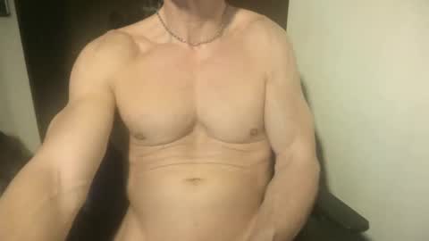 Snapshot of matiasmartin2030 chatting on 05/21/26, 10:28 MatiasMatureMuscle online show from 05/21/26, 10:28