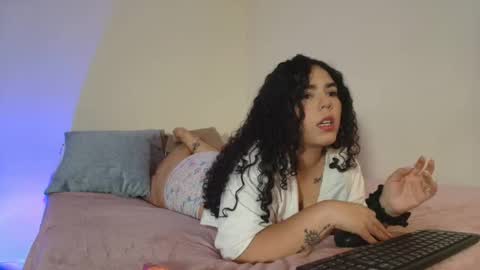 Snapshot of matilda_69x chatting on 10/11/25, 03:39 Matilda online show from 10/11/25, 03:39