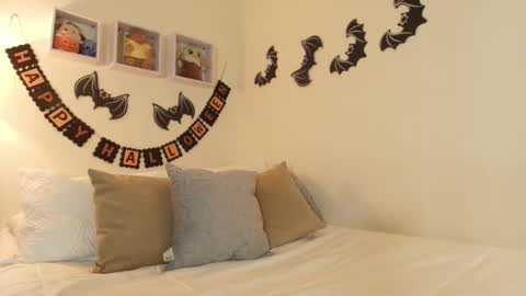 Snapshot of matilda_69x chatting on 10/31/25, 02:01 Matilda online show from 10/31/25, 02:01